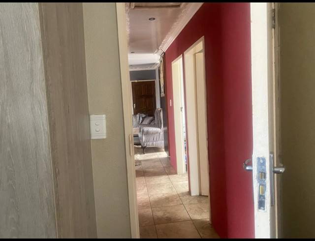 3 BEDROOM HOUSE FOR SALE IN BEVERLEY HILLS